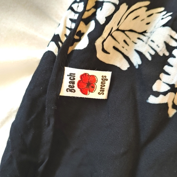 Beach Sarongs Y2k navy blue turtle & hibiscus printed tassle beach sarong wrap. - Picture 3 of 4